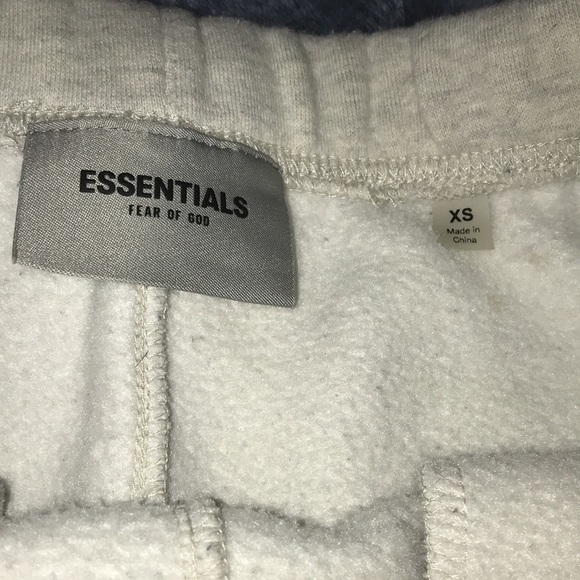 Essentials shorts - Picture 4 of 4